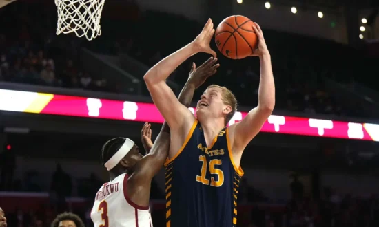 Justin Hohn Scores 25 as UC Irvine Stuns No. 16 USC