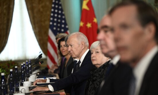 US, China Talk Amid Bilateral Tensions at Meeting in San Francisco