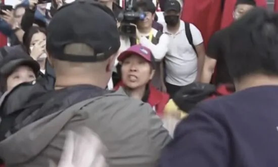 Pro-CCP, Anti-CCP Protesters Clash Upon Chinese Leader Xi Jinping’s Arrival in San Francisco
