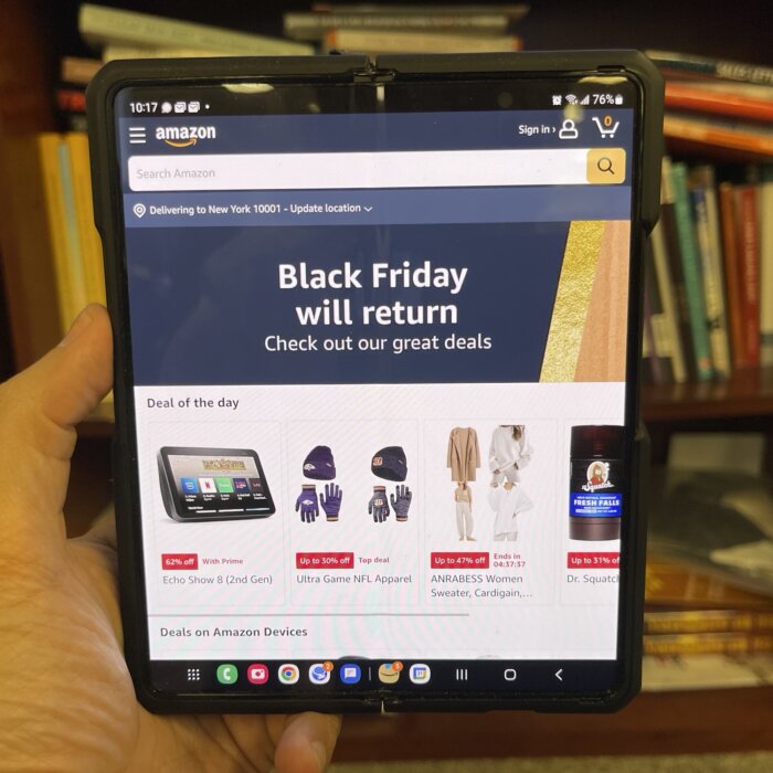 https://img.theepochtimes.com/assets/uploads/2023/11/17/id5531351-Amazon-Black-Friday-Nov-2023-700x700.jpg