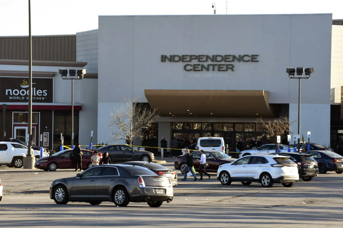 Police investigate a shooting at the Independence Center mall in Independence, Mo., on Nov. 10, 2023. (Bill Lukitsch/The Kansas City Star via AP)