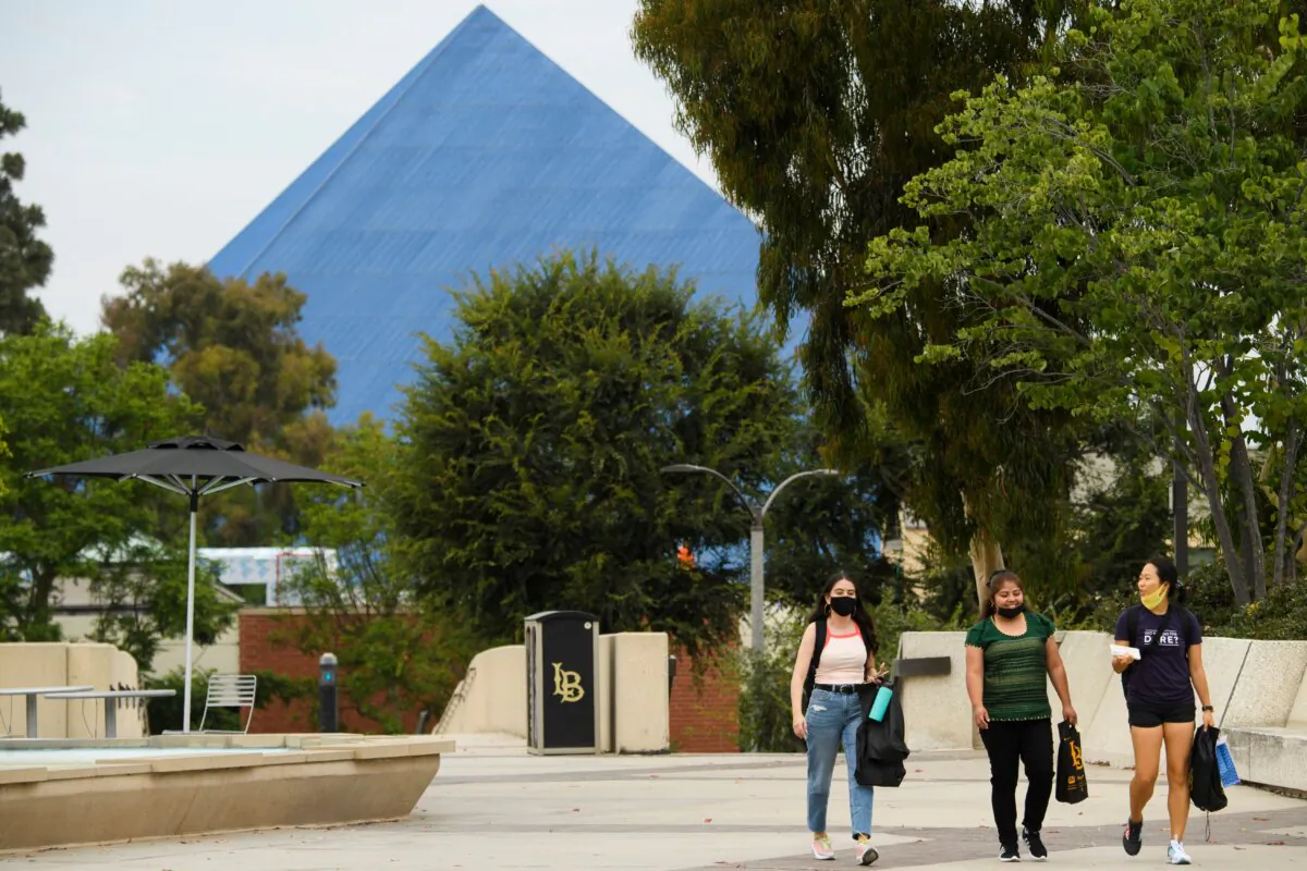 People walk on the California State University–Long Beach (CSULB) campus in Long Beach, Calif., on Aug. 11, 2021. (Patrick T. Fallon/AFP via Getty Images)