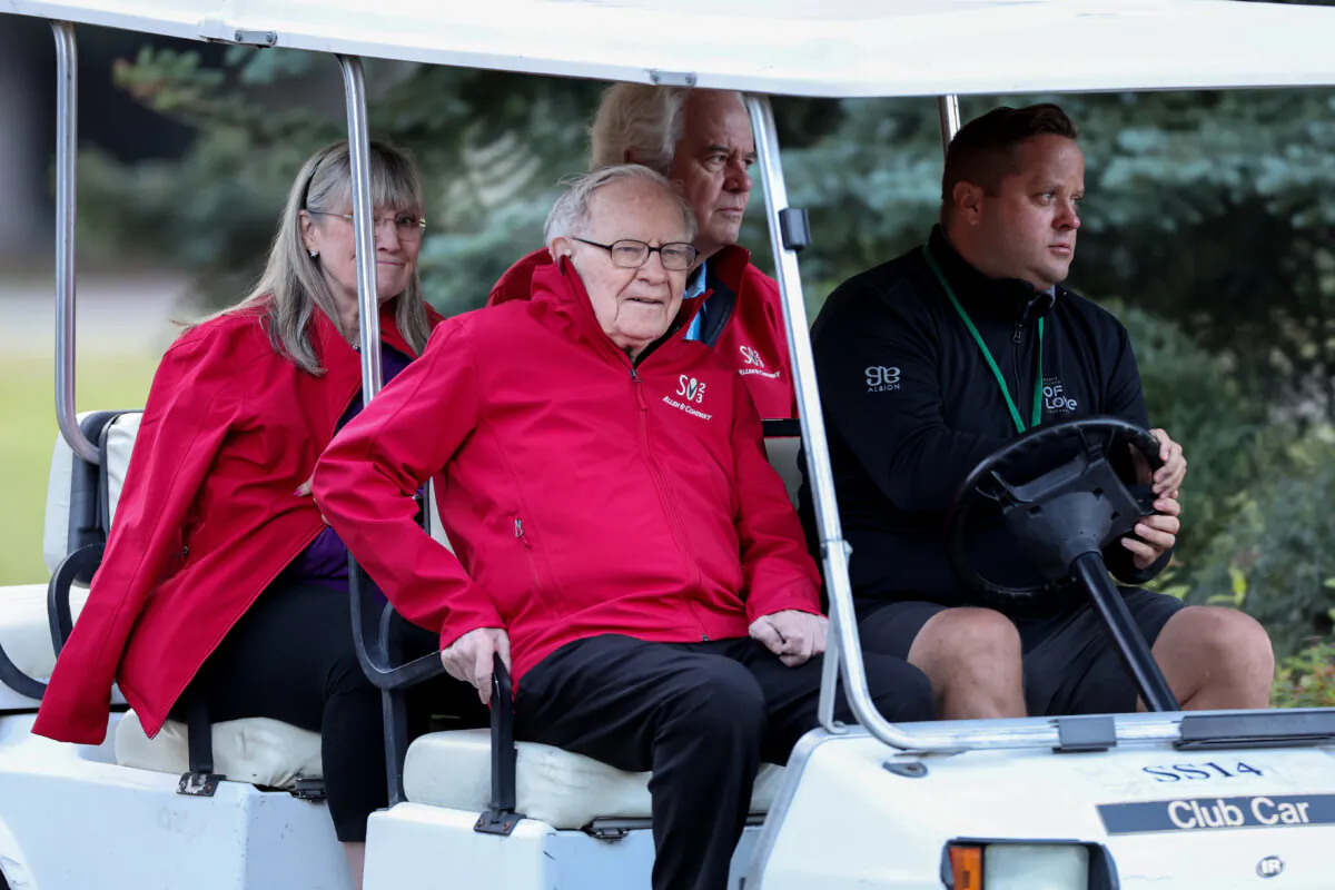 Warren Buffett, Chairman and CEO of Berkshire Hathaway, makes his way to a morning session at the Allen & Company Sun Valley Conference on July 13, 2023 in Sun Valley, Idaho. (Kevin Dietsch/Getty Images)