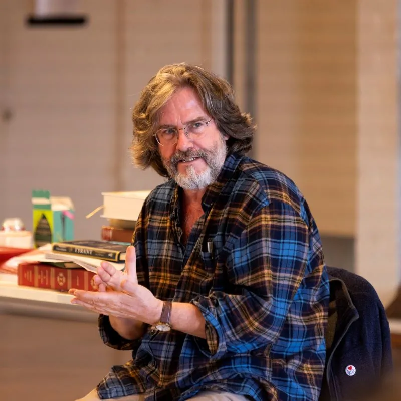 Gregory Doran in a 2021 rehearsal of a Royal Shakespeare Company production. ( Ellie Kurttz/Royal Shakespeare Company)