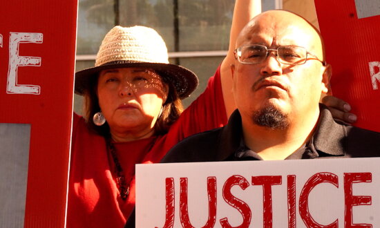 Family of Slain Arizona Man Announces Suit Against Government Over ‘Wrongful Death’