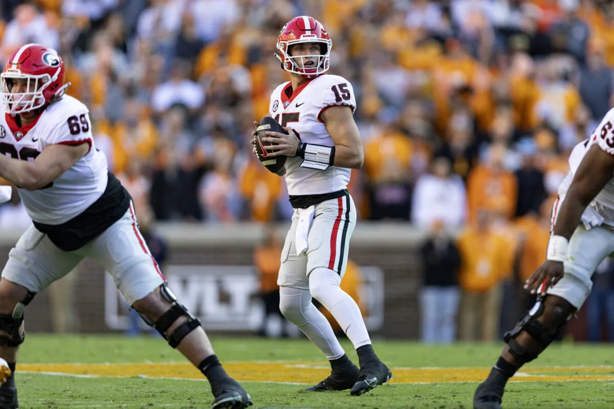 Georgia quarterback Carson Beck (15) looks for a receiver during the first half of an NCAA college football game against Tennessee in Knoxville, Tenn., on Nov. 18, 2023. (Wade Payne/AP Photo)