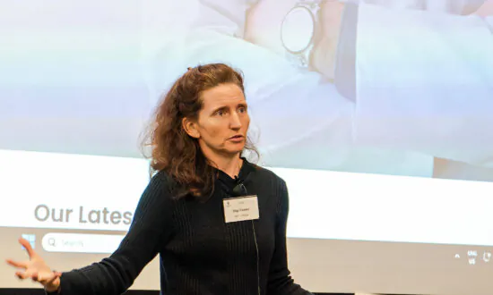 Economics Professor Stresses the Power of Dissenting Voices