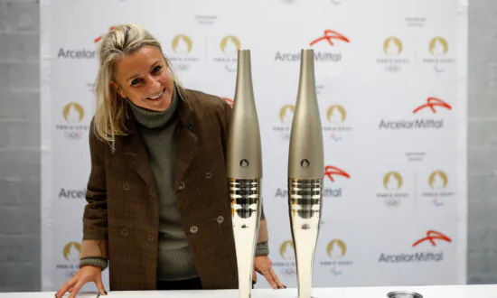 France Fashions Slender Paris 2024 Torch From Raw Steel