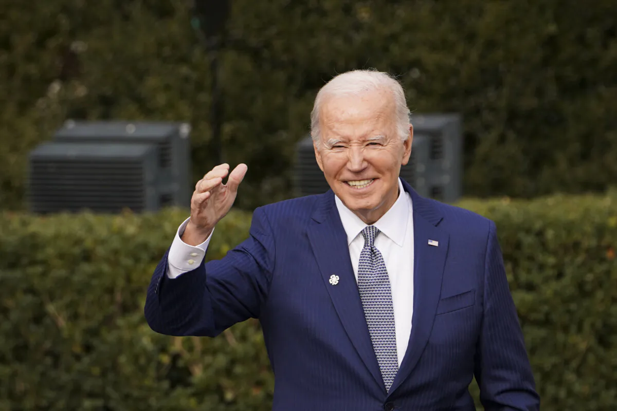 President Joe Biden meets with guests during the national Thanksgiving turkey pardoning ceremony on the South Lawn of the White House in Washington on Nov. 20, 2023. (Madalina Vasiliu/The Epoch Times)