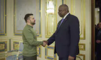 US Defense Secretary Meets With Zelenskyy in Kyiv to Pledge Steadfast Support for Ukraine