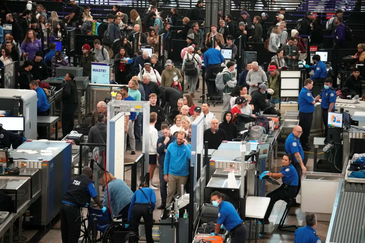 Travellers queue up to pass through the south security checkpoint at Denver International Airport in Denver on Nov. 20, 2023. (David Zalubowski/AP Photo)