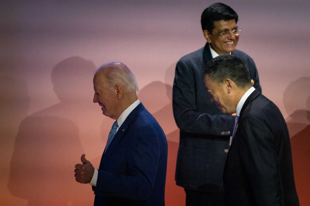 World leaders, including President Joe Biden (L), depart from a group photo during the Asia-Pacific Economic Cooperation (APEC) Leaders' Week at Moscone Center in San Francisco on Nov. 16, 2023. (Kent Nishimura/Getty Images)