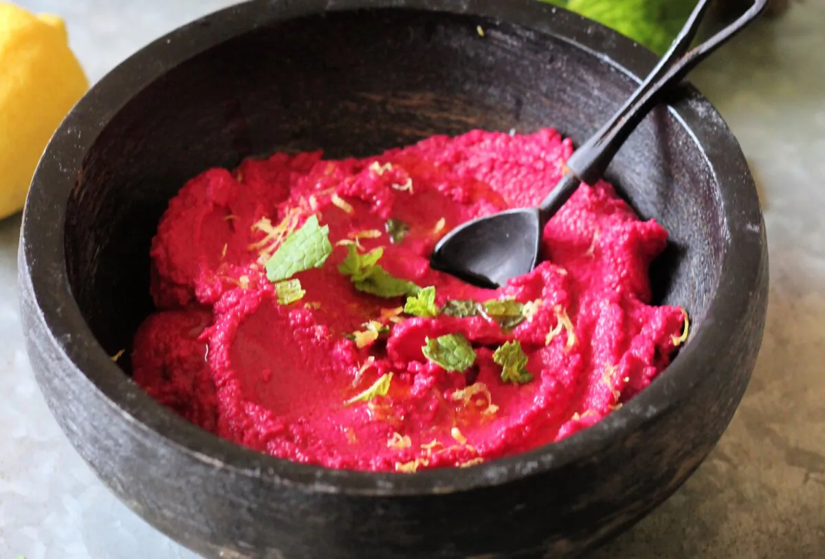 Turn your hummus red for the holidays with healthy and all-natural ingredients. (Lynda Balslev for Tastefood)
