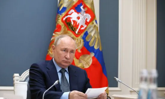 Russia Draws Western Ire After Top Court Dubs LGBT Movement ‘Extremist’