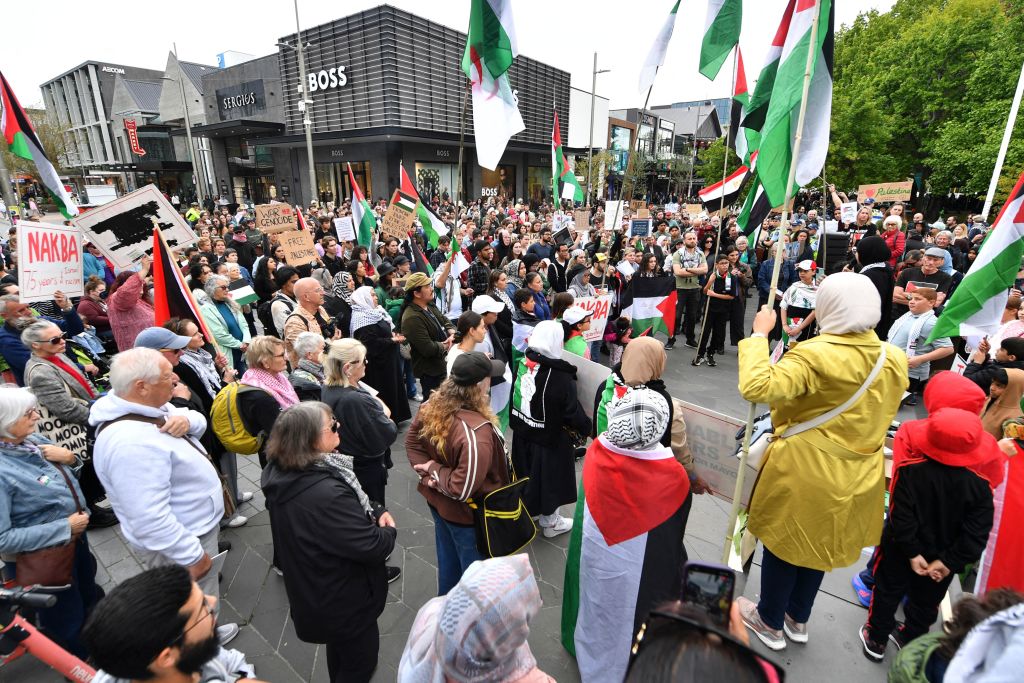 Pro-Palestinian Activists Target Office of Incoming NZ PM | The Epoch Times