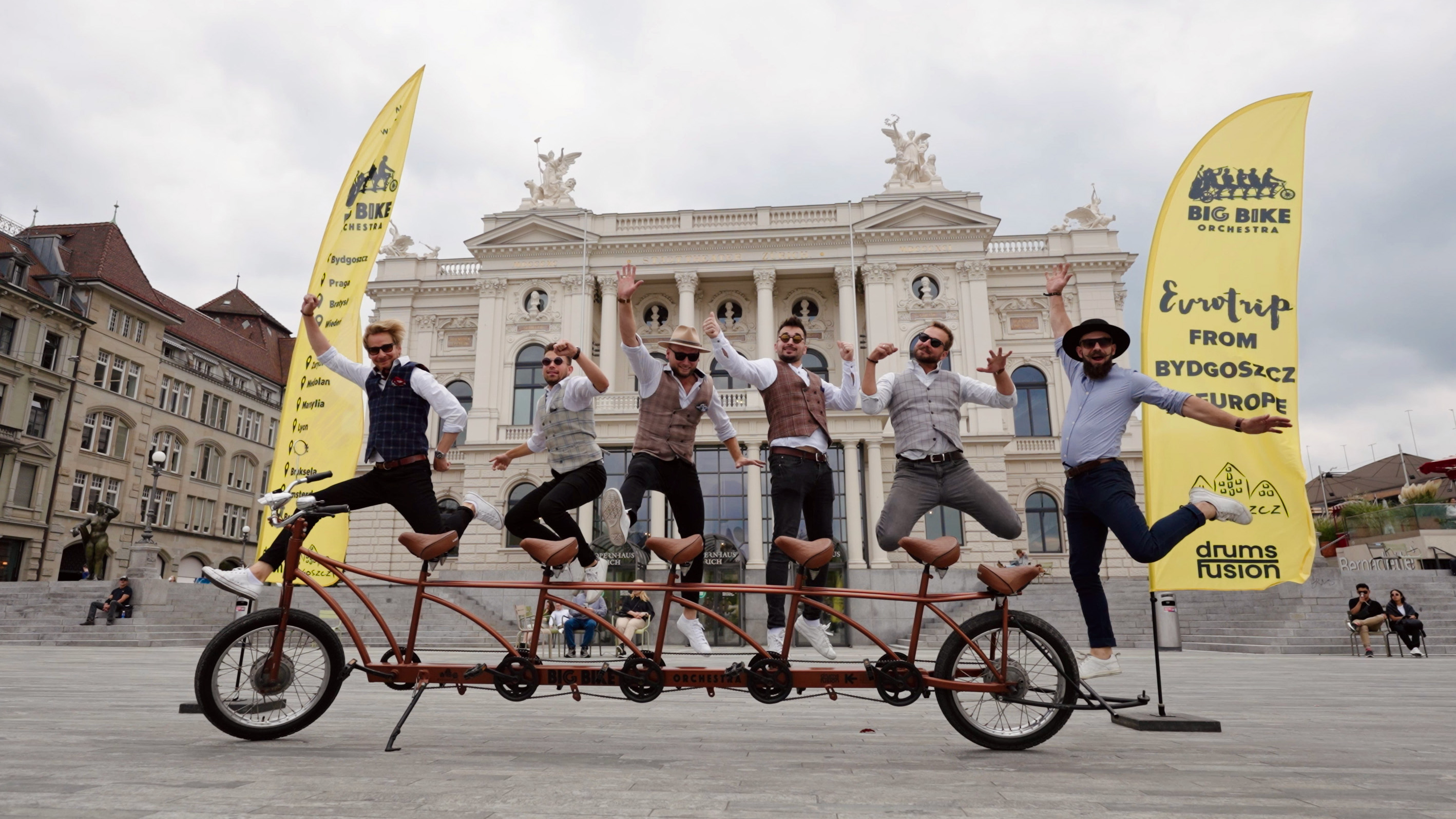 Unique Orchestra Travels to 10 Countries in 10 Days on an Extraordinary  Bike, Wows Passersby | The Epoch Times