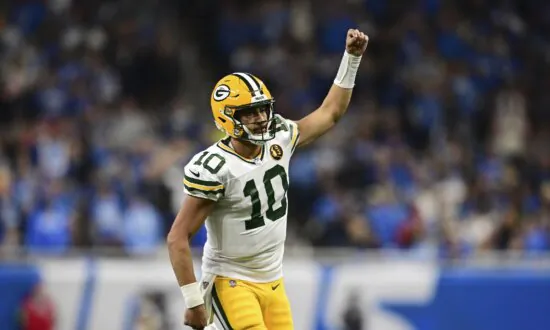 Love Ties Career High With 3 TD Passes, Leads Packers to 29–22 Win Over NFC North-Leading Lions