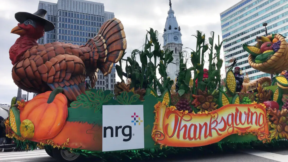 The oldest Thanksgiving parade in the nation returns to the center city of Philadelphia on Nov. 23, 2023. (William Huang/The Epoch Times)