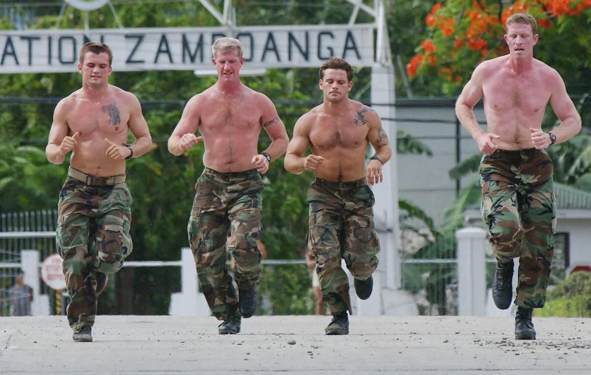 Members of the elite US Navy SEAL (Sea, Air and Land) unit training at the  Southern Philippine Military Command in Zamboanga city 16 June 2002. (AFP via Getty Images)