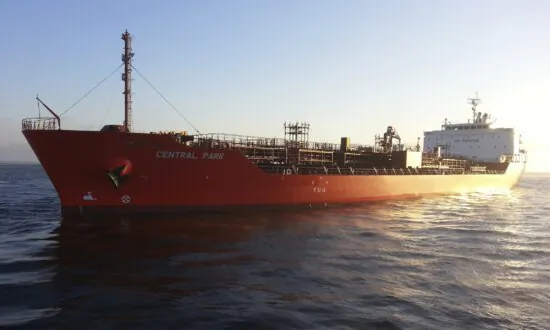 Pentagon Suspects Somali Pirates Attacked Middle East Cargo Tanker