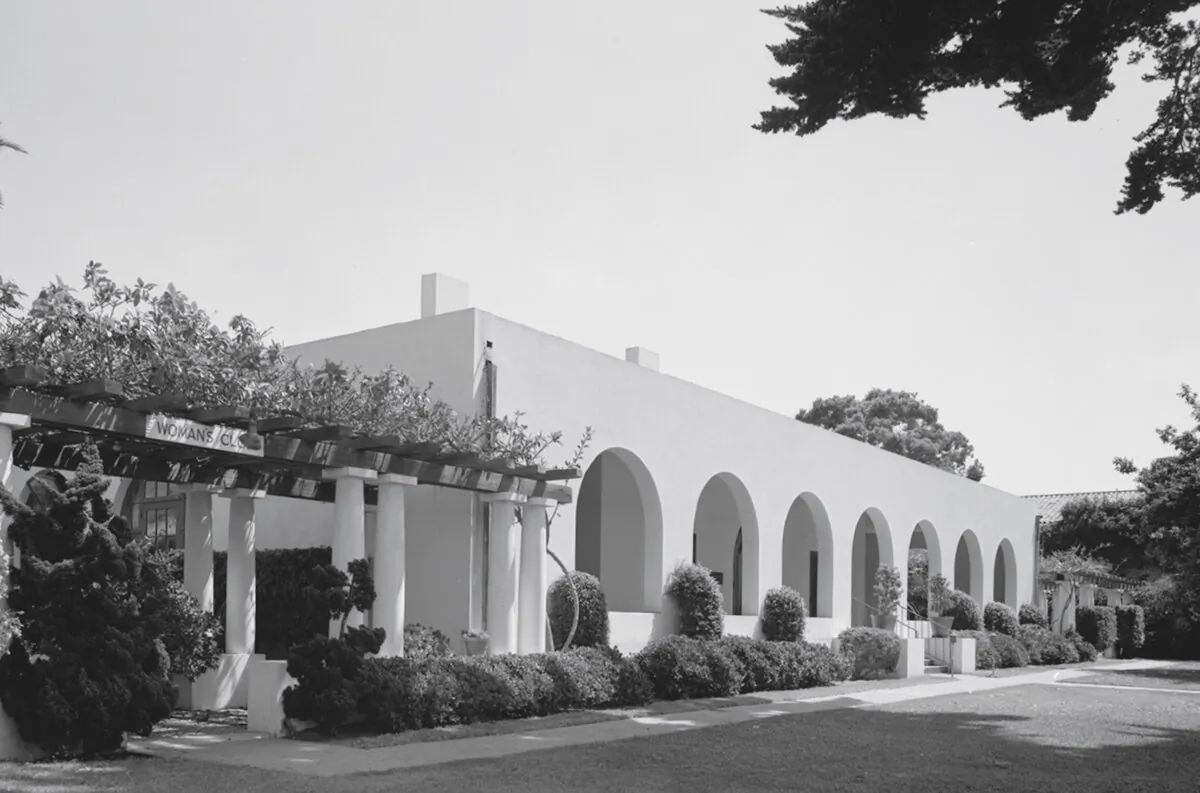 When the La Jolla Women’s Club was founded, Scripps sought out women of literary
taste who were financially unable to join and penned them the note: “Please accept
membership as a present from me,” wrote Time magazine. The La Jolla Women’s Club
in 1971. Library of Congress. (Public Domain)