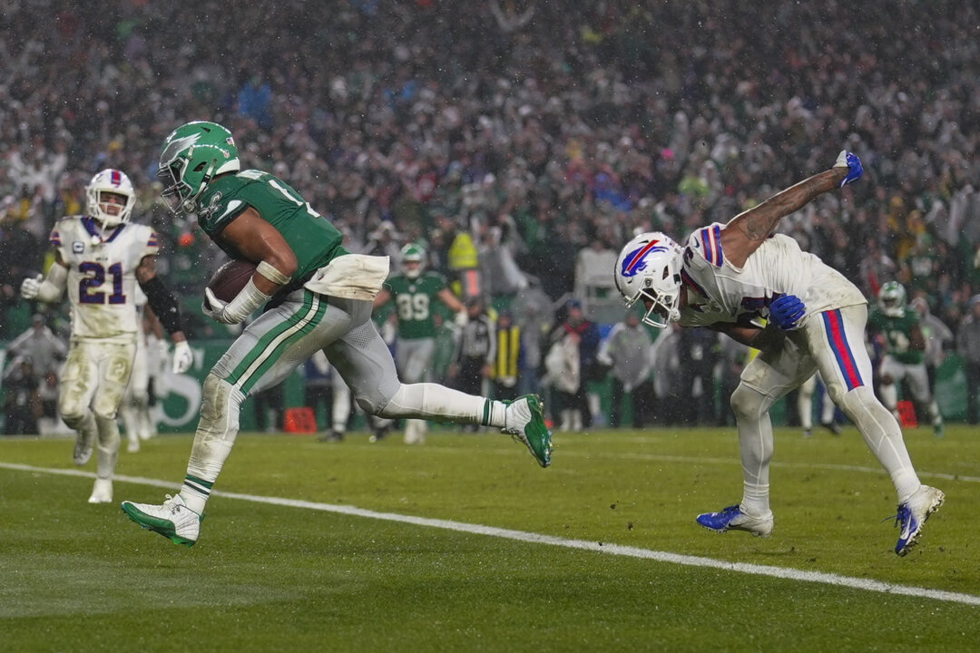 Jalen Hurts Runs for Winning TD in Overtime, Eagles Rally Past Josh Allen, Bills 37–34