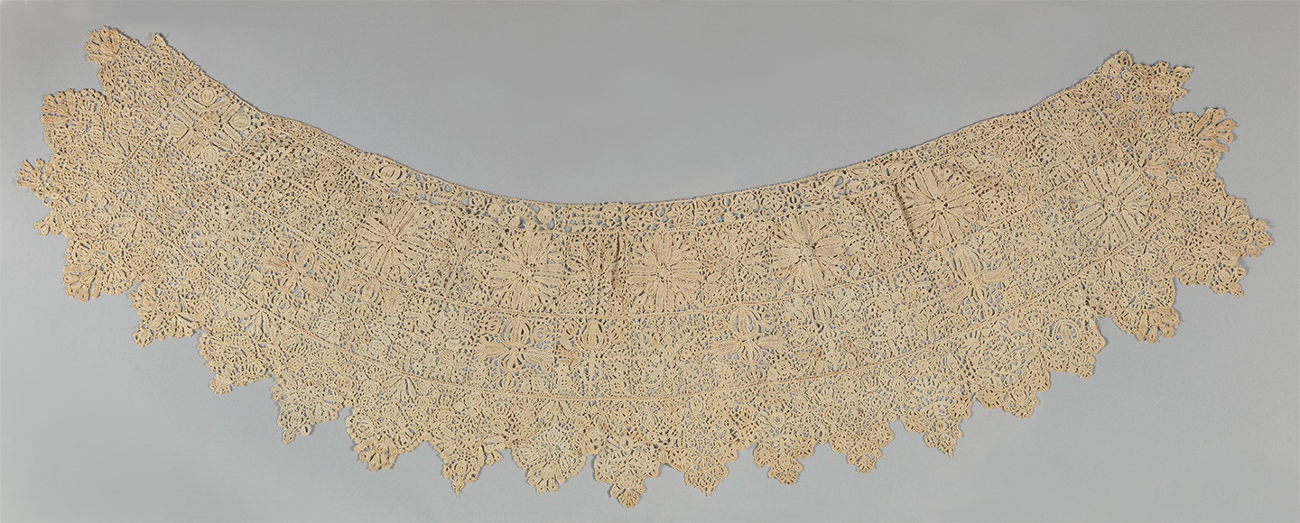 lace collar