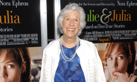 Frances Sternhagen, Tony Award-Winning Actress Who Was Familiar Maternal Face on TV, Dies at 93
