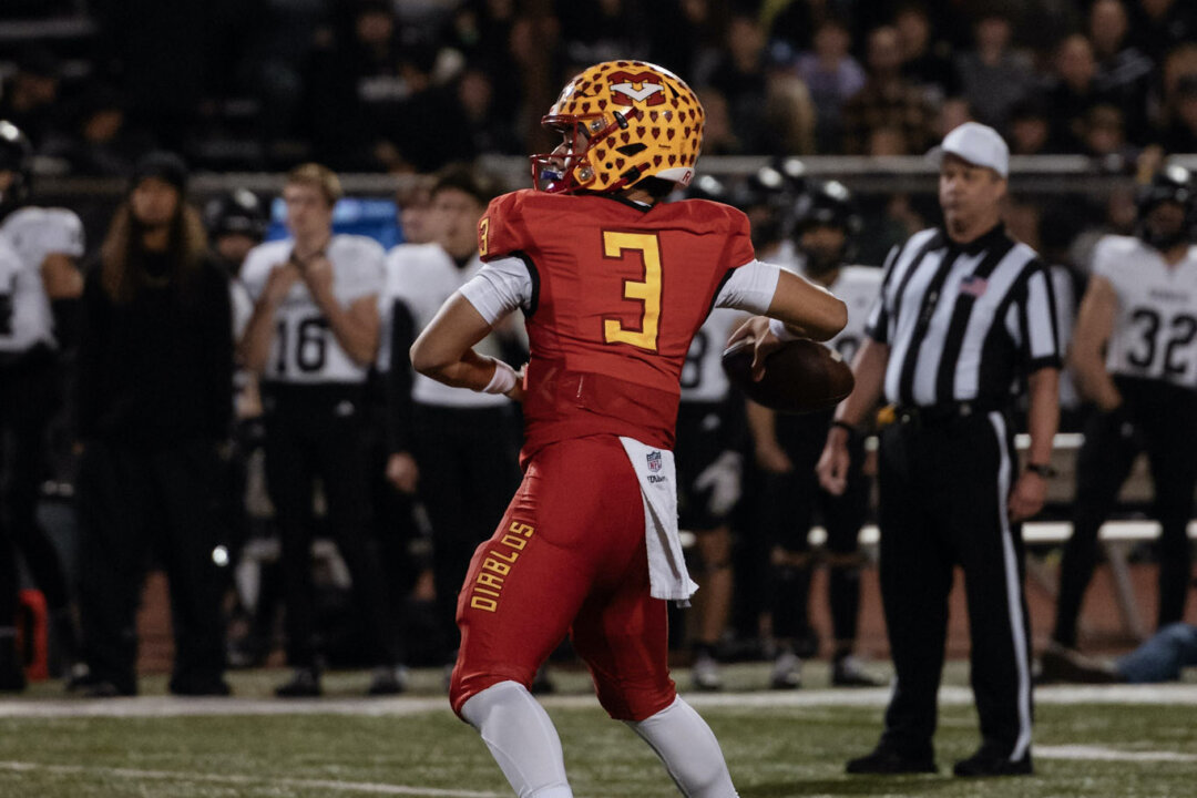 Two Quarterback Set Unconventional Dual-Quarterback System a Big Hit at Mission Viejo | The ...