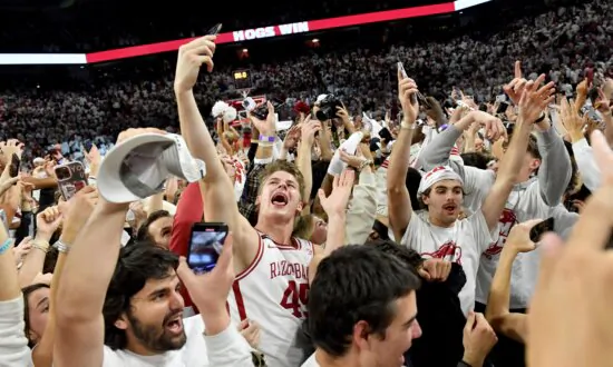 Brazile, Battle and defense lead Arkansas to 80–75 victory over No. 7 Duke