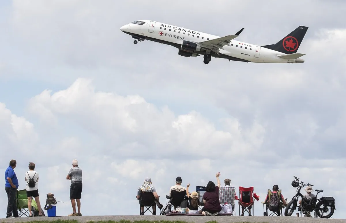 An Air Canada jet takes off from Trudeau Airport in Montreal, on June 30, 2022. (The Canadian Press/Graham Hughes)