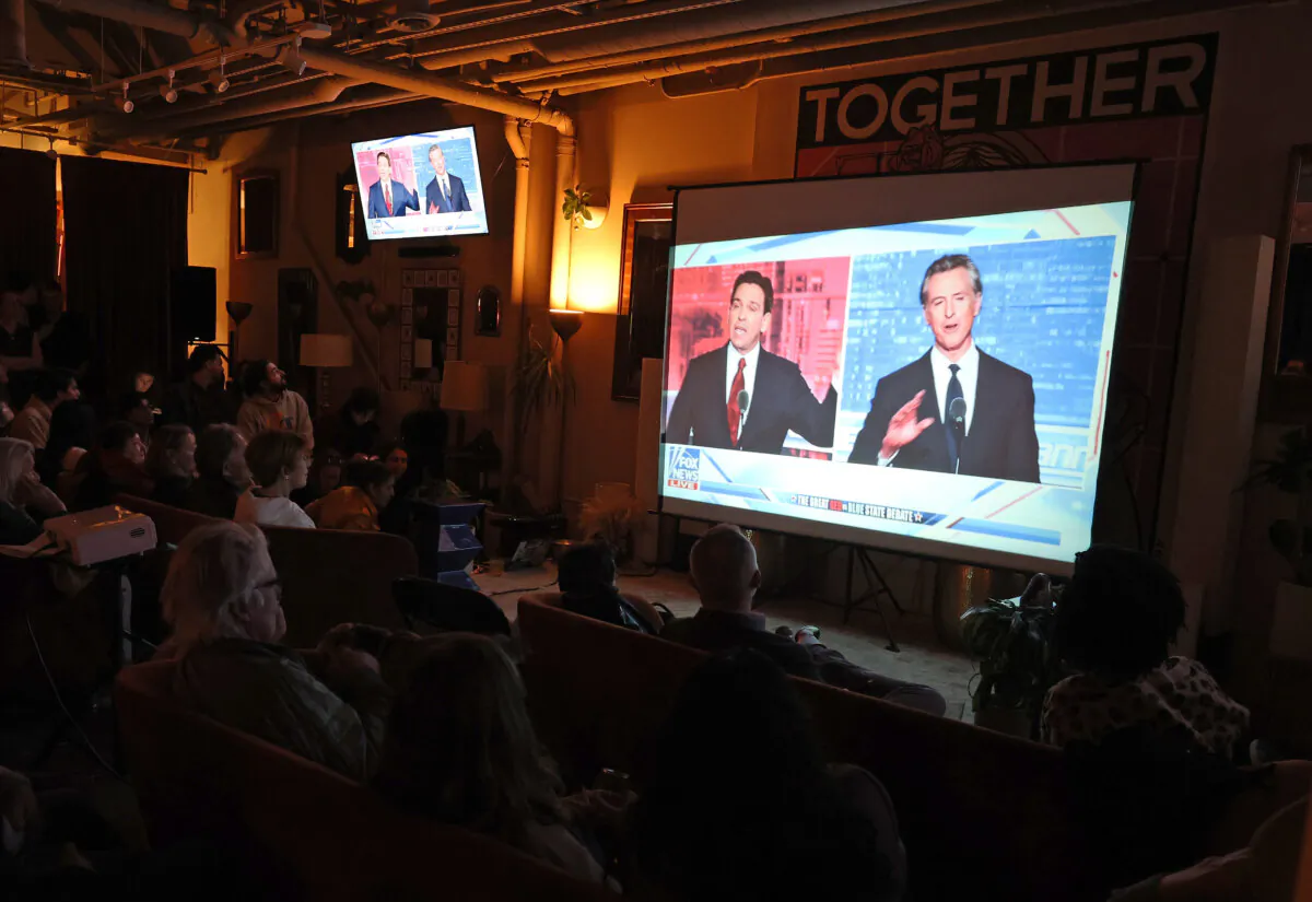 People watch a debate between California Gov. Gavin Newsom and Florida Gov. Ron DeSantis during a watch party at Manny's in San Francisco, California, on Nov. 30, 2023. (Justin Sullivan/Getty Images)