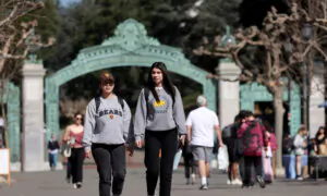 Lawmakers Push to End Discriminatory College Pricing