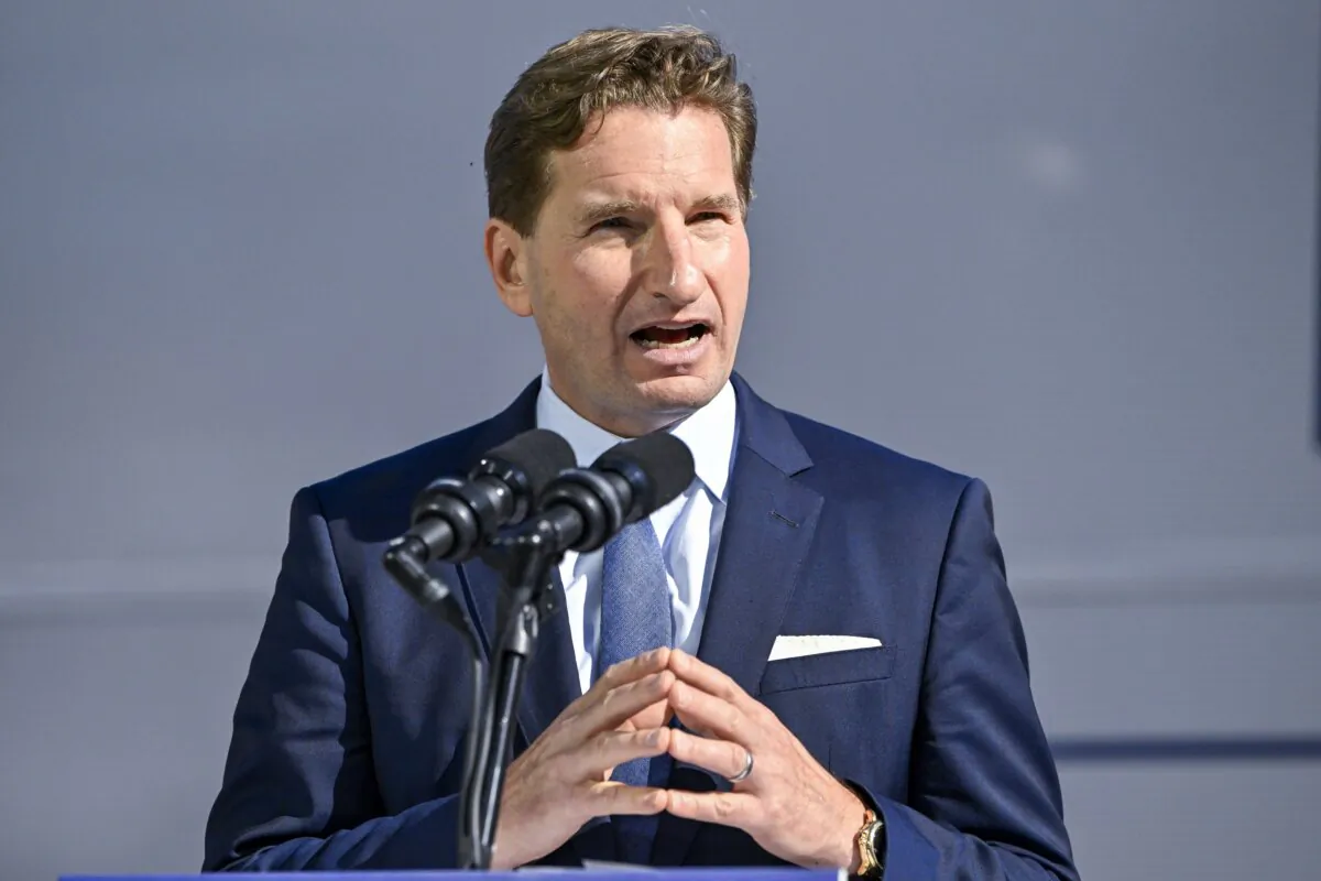 Rep. Dean Phillips (D-Minn.)(R) holds a rally outside of the N.H. Statehouse after handing over his declaration of candidacy form for President to the New Hampshire Secretary of State David Scanlan in Concord, N.H., on Oct. 27, 2023. (Gaelen Morse/Getty Images)