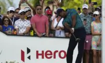 Tiger Woods Putts Into a Bunker and Loses Ground. Spieth and Scheffler Share Lead in Bahamas