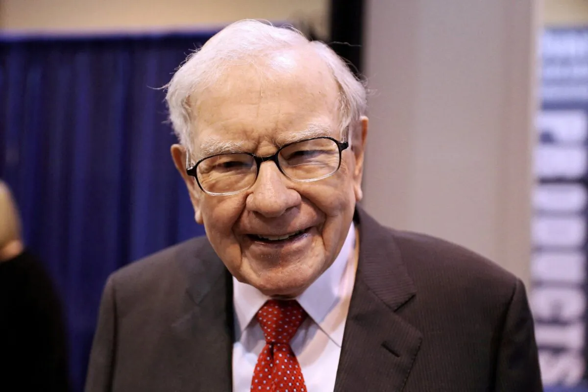 Berkshire Hathaway Chairman Warren Buffett walks through the exhibit hall as shareholders gather to hear from the billionaire investor at Berkshire Hathaway Inc.'s annual shareholder meeting in Omaha, Neb., on May 4, 2019. (Scott Morgan/Reuters)