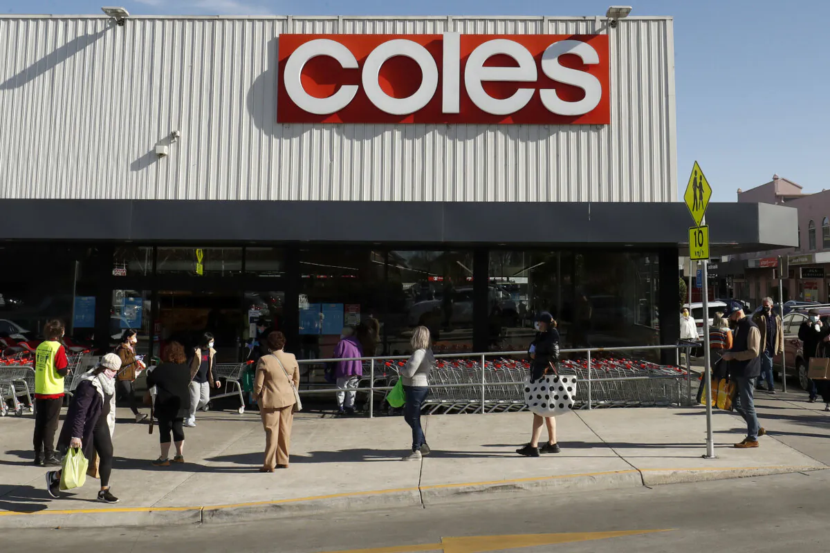 People line up outside a Coles supermarket in Melbourne, Australia, on Aug. 2, 2020. (Darrian Traynor/Getty Images)