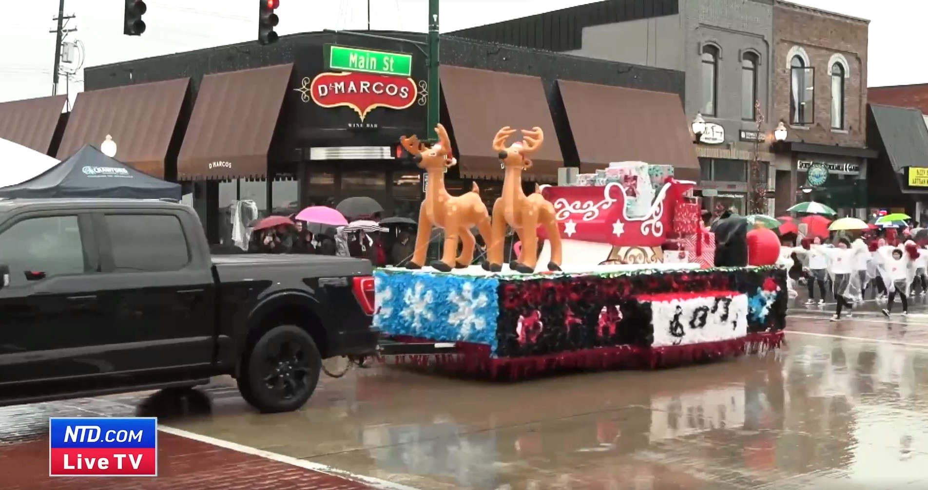 Rochester Christmas Parade 2024 Mi - Dell Moreen