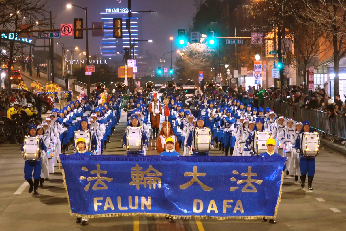 The New York Falun Dafa Tian Guo Marching Band participates in the Philadelphia Holiday Parade, on Dec. 2, 2023. (William Huang/The Epoch Times)
