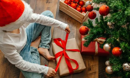 Green and Bright: A Guide to Toxin-Free Holiday Decorations