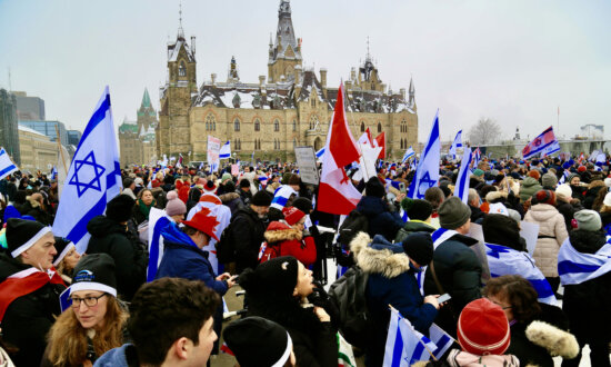 Thousands Rally in Ottawa for the Release of Hostages Taken by Hamas, and to Support Jewish Communities