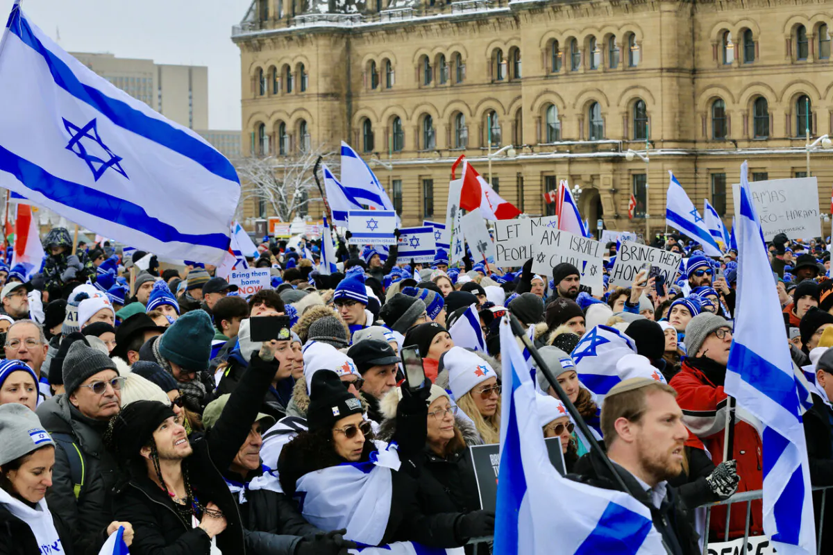 Thousands of people participated in a rally at Parliament Hill in Ottawa on Dec. 4, 2023 to support hostages taken by Hamas and the Jewish communities in Israel and Canada. (Jonathan Ren/The Epoch Times)