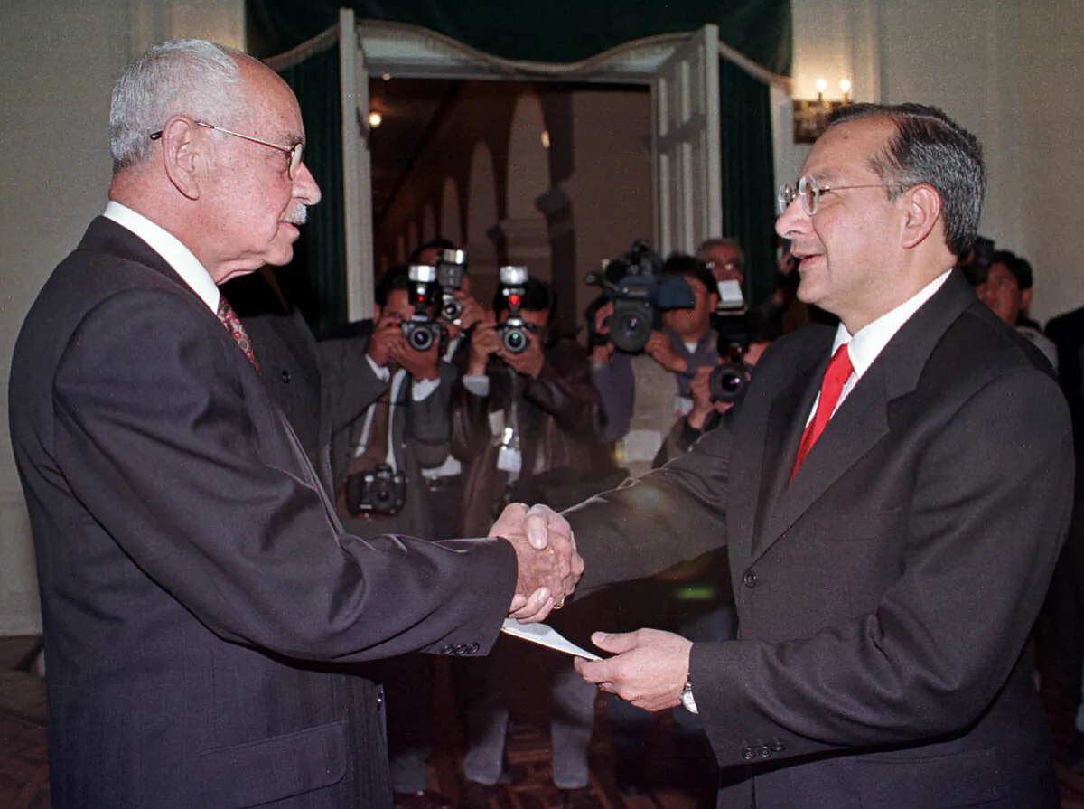 Bolivian President Hugo Banzer shakes hands with Victor Manuel Rocha (R), the U.S. Ambassador to Bolivia, during a ceremony at the Goverment Palace in La Paz, Bolivia, on Aug. 3, 2000. (Reuters)