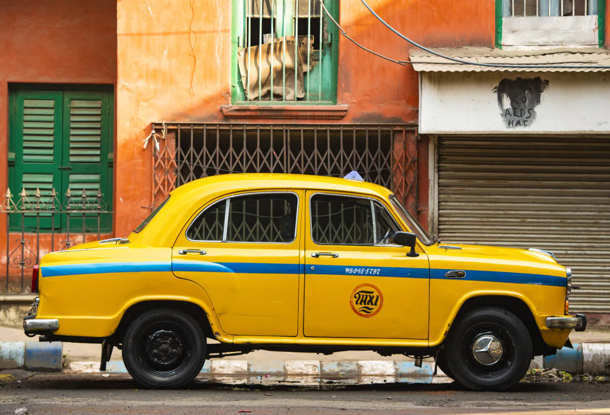 A taxi in the streets of Kolkata, India. (travelwild/Shutterstock)