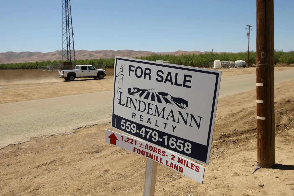 A sign advertises the sale of more than 1,200 acres of land in the farm country of the western Central Valley west of Firebaugh, Calif. on April 18, 2009. (David McNew/Getty Images)