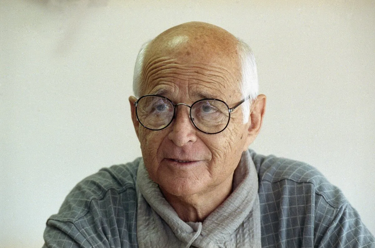 TV producer and writer Norman Lear appears during an interview in 1991. (AP Photo)