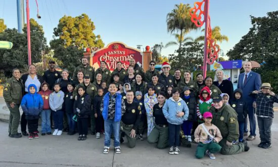 Hundreds of 3rd Graders Join ‘Shop With a Cop’ for a Heartwarming Experience