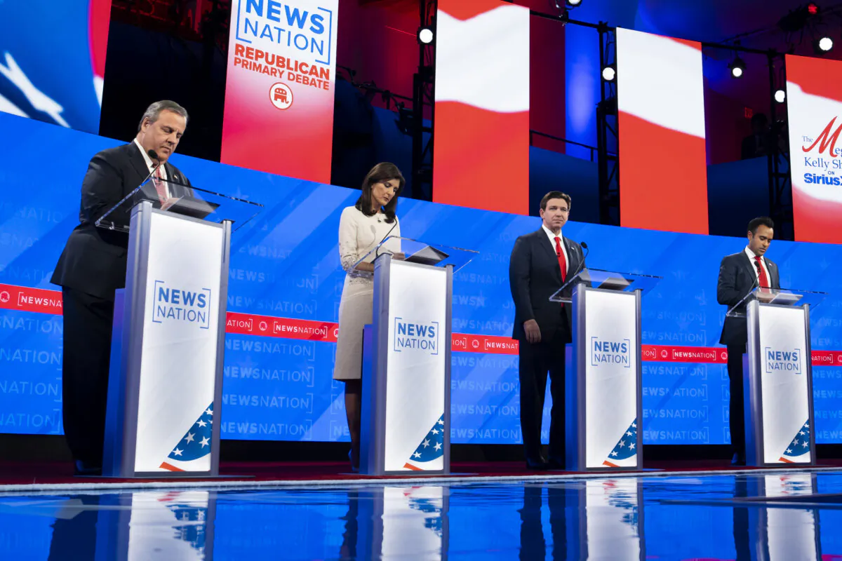(L-R) Republican presidential candidates former New Jersey Gov. Chris Christie, former South Carolina Gov. Nikki Haley, Florida Gov. Ron DeSantis, and entrepreneur Vivek Ramaswamy participate in the fourth GOP presidential primary debate at the University of Alabama in Tuscaloosa, Ala., on Dec. 6, 2023. (Madalina Vasiliu/The Epoch Times)
