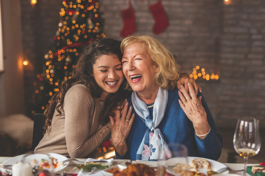 Surrounding yourself with loved ones during the holidays can have a positive effect on your gut health. (Shutterstock)