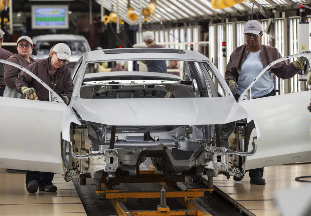 Workers produce vehicles at Volkswagen's U.S. plant in Chattanooga, Tenn., on Aug. 31, 2017. (Erik Schelzig/AP Photo)